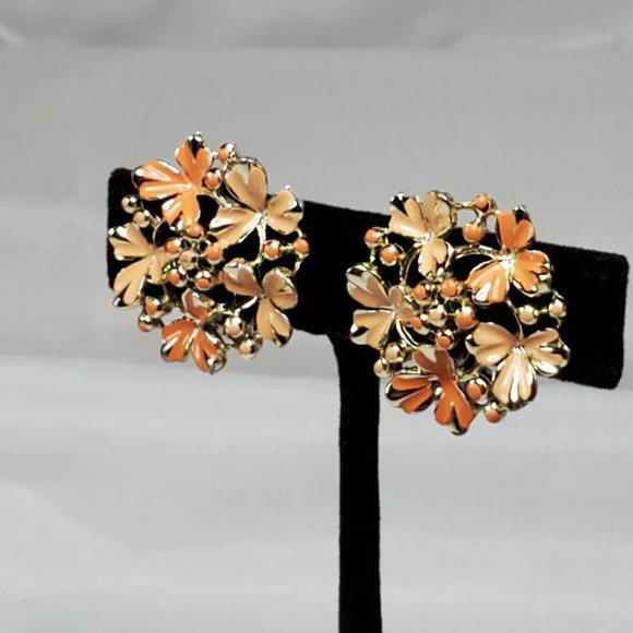 Vintage Coro Orange Peach Enamel Floral Clip-On Earrings Huggies - Picture 3 of 11